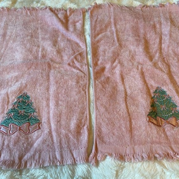 2/30 Prestige Christmas Rose Coloured with Christmas Tree hand towels - Picture 3 of 8